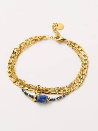 Explorez l'élégance raffinée avec notre Bracelet Multi-Rang, mettant en vedette un pendentif rectangle en pierre de Lapis Lazuli. Cette pièce exquise, conçue exclusivement pour nos clientes en France, incarne la fusion parfaite entre le charme naturel et la sophistication moderne.